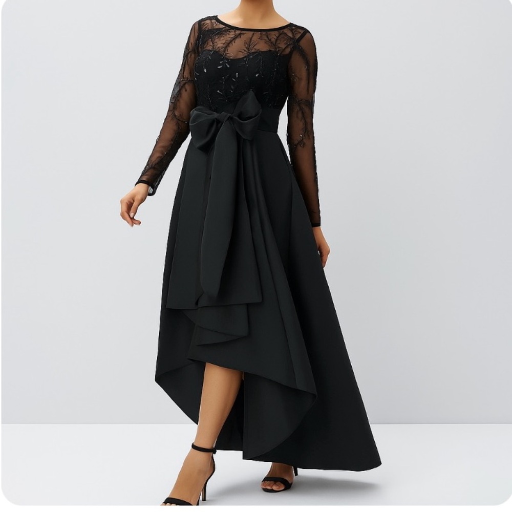 Adrienne Vittadini Black Lace Long Sleeve Dress
Perfect dress for the holidays